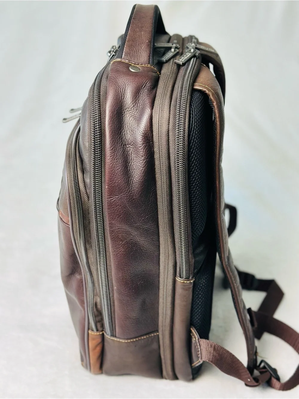 Kenneth Cole Reaction Full Grain Leather 16” Laptop Tablet Travel Backpack